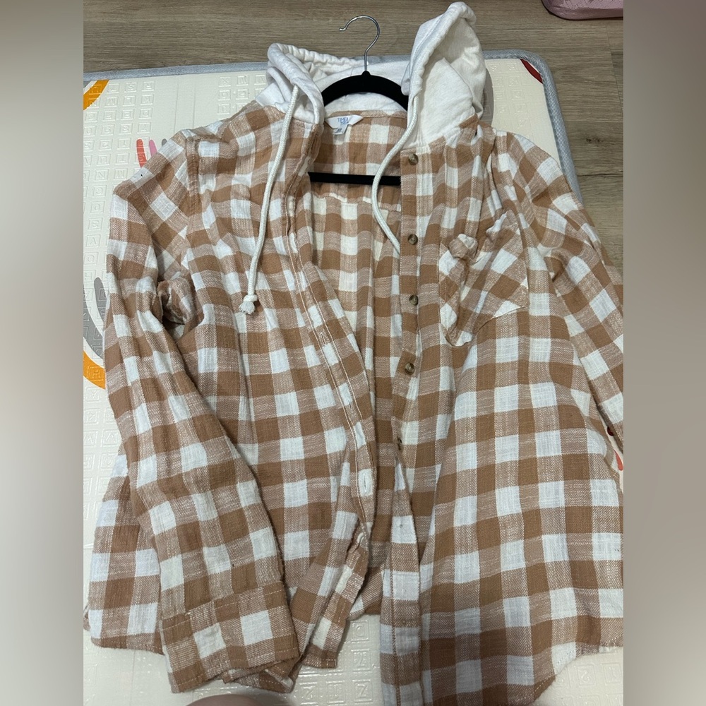 Thin flannel. Barely worn
